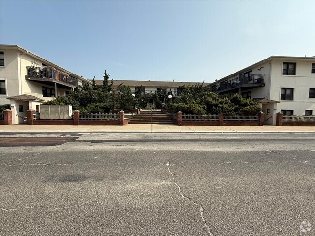 Building Photo - 65 W Broadway Unit 4G Rental