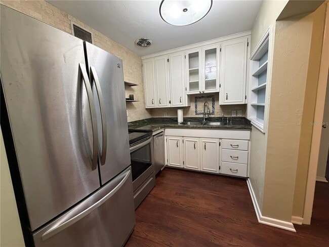 701 SW 28 St