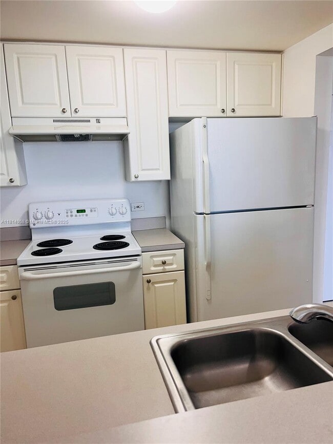 Photo - 900 SW 8th St Unit 806