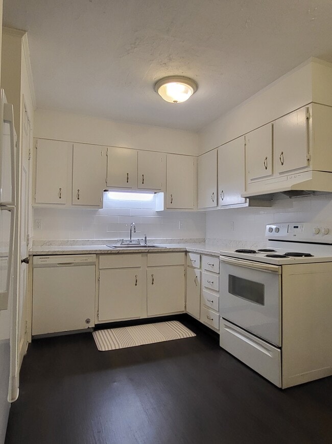 Building Photo - 3 Chapel Hill Dr Rental