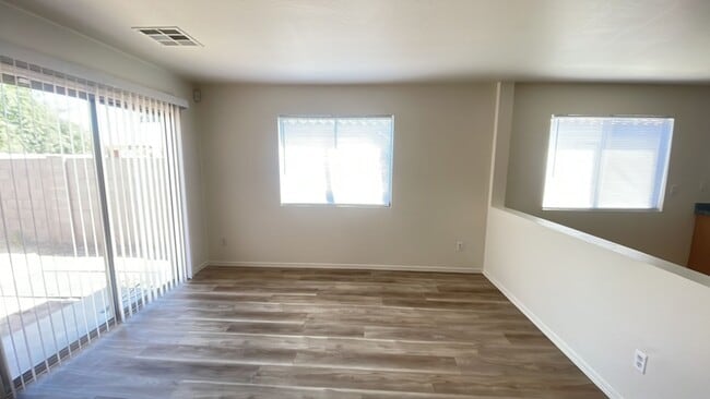 Photo - Charming 3 bedroom in Tolleson, new paint and flooring!!