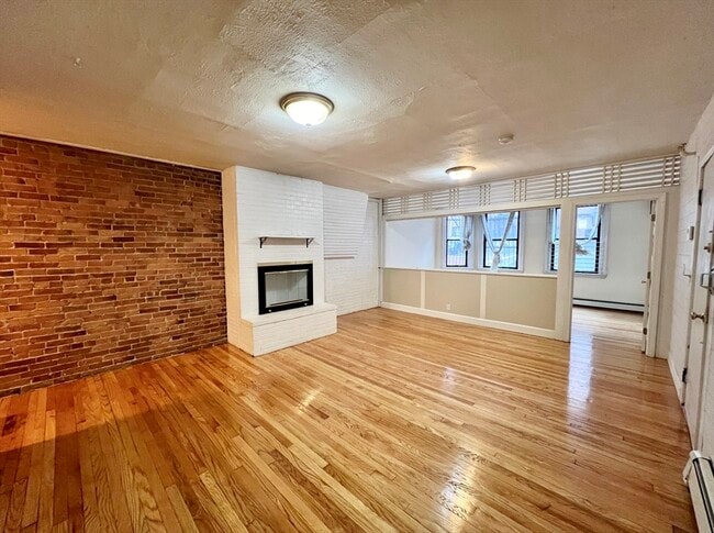 Building Photo - 337 Beacon St Unit 1