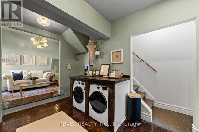 Photo - 296 Queen St S Unité A