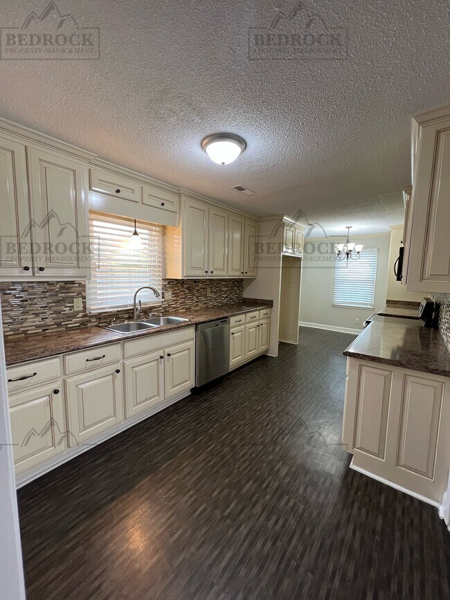 Photo - 1302 Stuart Ave SW