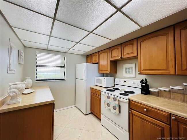 Building Photo - 9400 S Ocean Dr Unit 1003 B