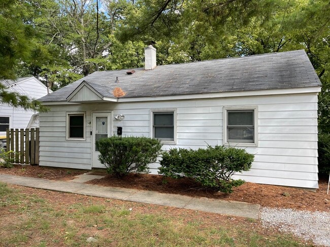 Building Photo - 3 Bedroom 1 Bath House with Beautiful Scenery