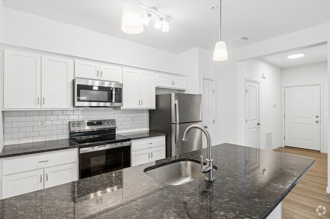 Chestnut 2BR, 1BA - 991SF - Kitchen - Briar Ridge Commons