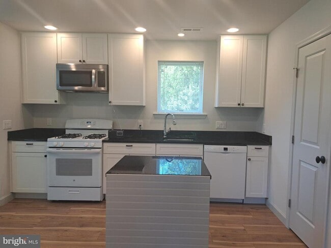 Photo - 20416 Hopkins Rd