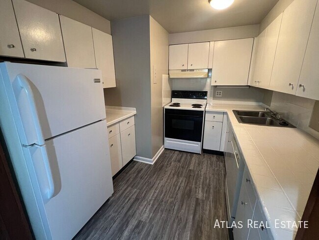 Building Photo - 829 E San Miguel St Rental