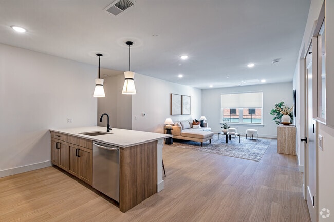 1BR, 1BA - 770SF - Kitchen