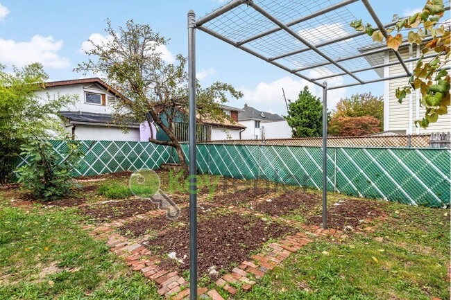 Photo - 1-Bed Apartment with Hardwood Floors, In-U...