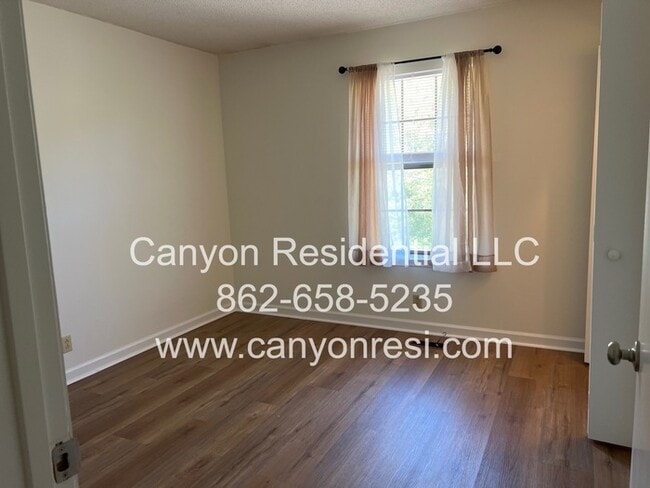 Photo - 2494 Shenandoah Dr