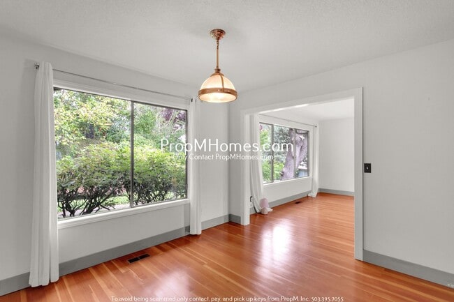 Photo - Sleek + Stylish Four Bedroom Escape in Palisades! DEPOSIT SPECIAL