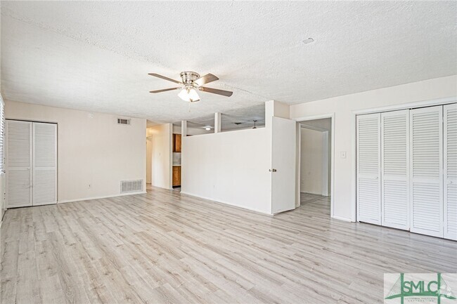 Building Photo - 12213 Deerfield Rd Rental