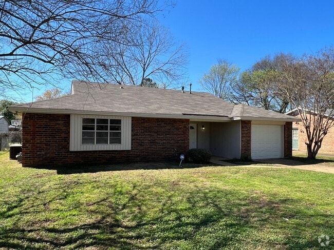 Building Photo - Renovated with a Garage Rental