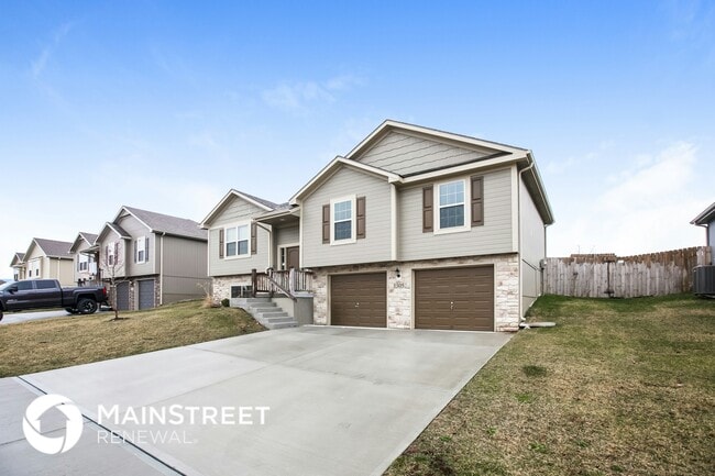 Photo - 1305 NW High View Dr