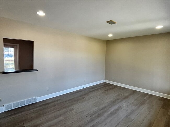 Photo - 1289 Creek St