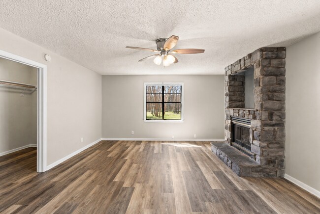 Photo - AVAILABLE BEGINNING OF JUNE ; APPLY ON OUR WEBSITE TODAY!!!