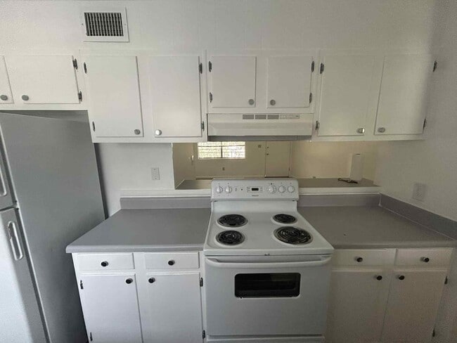 Photo - Cedar Trace Apartments