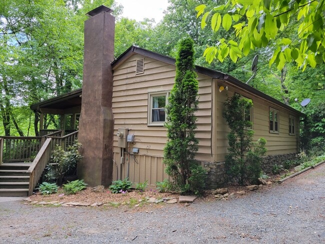 Building Photo - Spacious 4 Bedroom, 2 Bath One-Story Home with Hardwood Floors & Parking