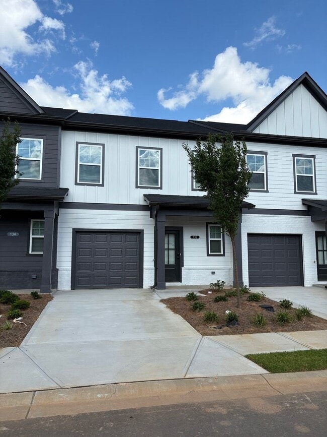 Building Photo - Charming 3BR Townhome in Adairsville