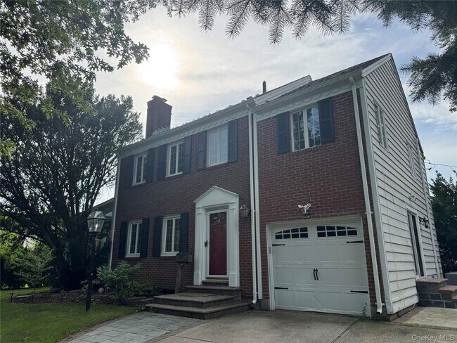 Photo - 210 Clinton Rd