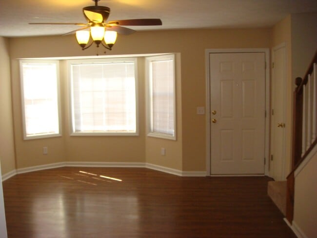 Photo - 1042 Chinook St