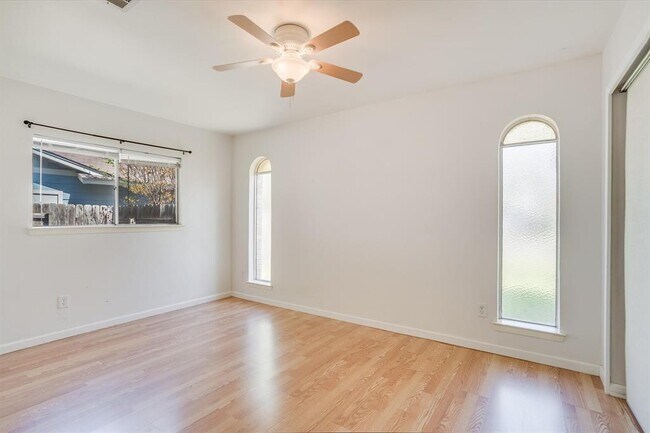 Photo - 10422 Firethorn Ln