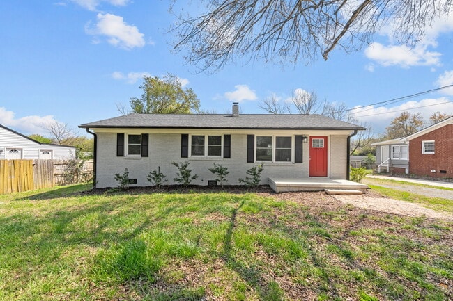 Building Photo - 1910 Hilldale Dr