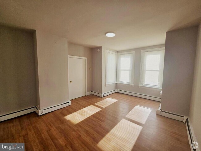 Building Photo - 5526 N Mascher St Unit 2ND FL REAR Rental