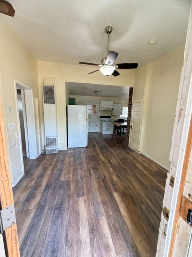 Photo - 363 E Elm St