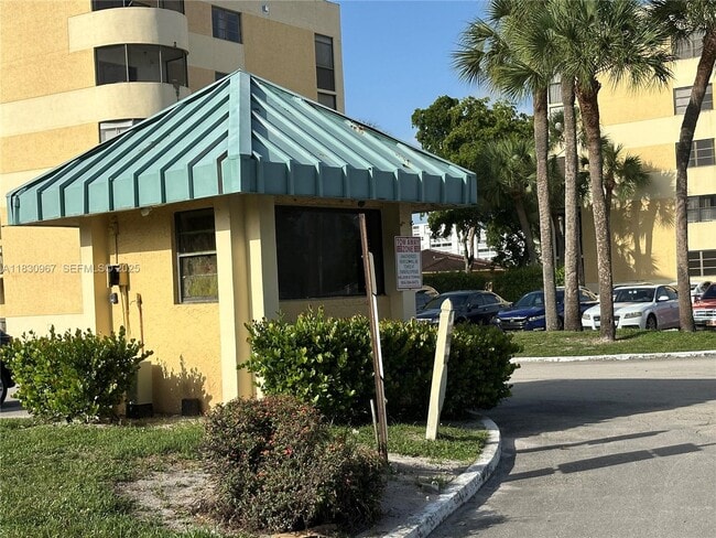 Building Photo - 6575 W Oakland Park Blvd Unit 214