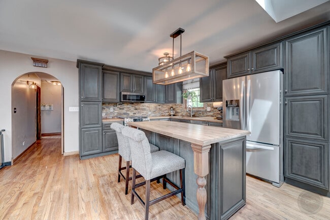 Photo - 7215 Larchwood Ln