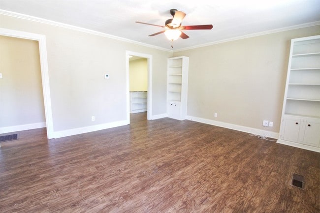 Photo - 303 N 43rd St