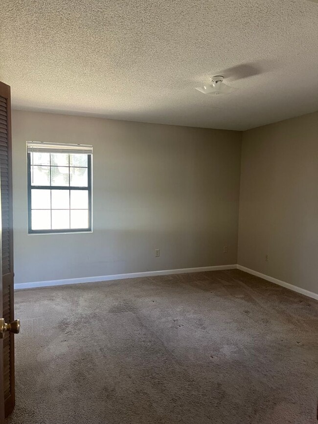 Photo - 303 Ridgeway Dr