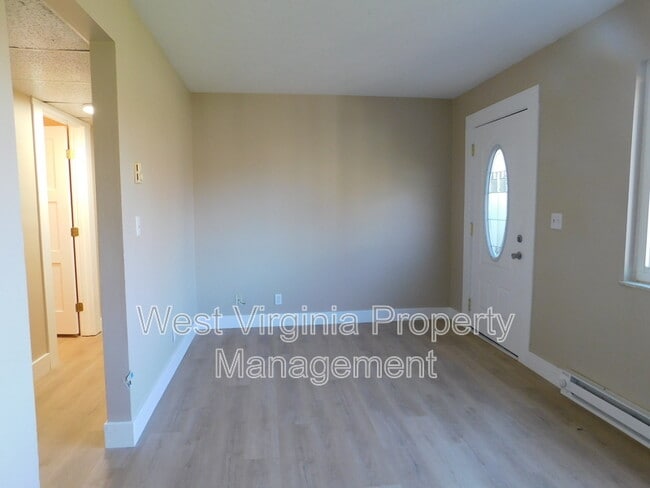 Photo - 98 Goodman Dr Unit Lower