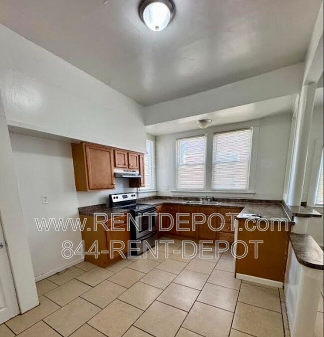Photo - 821 E Gum St