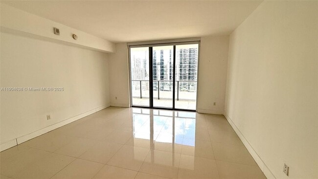 Building Photo - 1300 Brickell Bay Dr Unit 2300