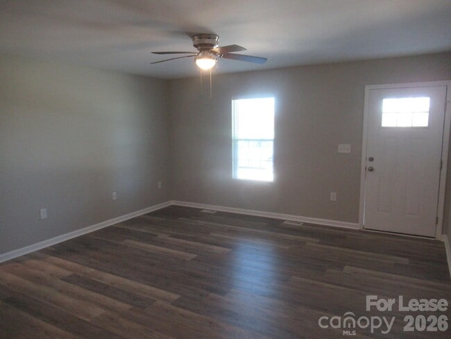 Photo - 405 Northbrook III School Rd