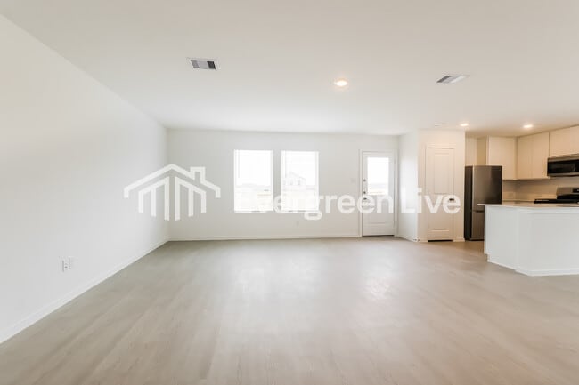 Photo - 303 Bush Mdw Ln