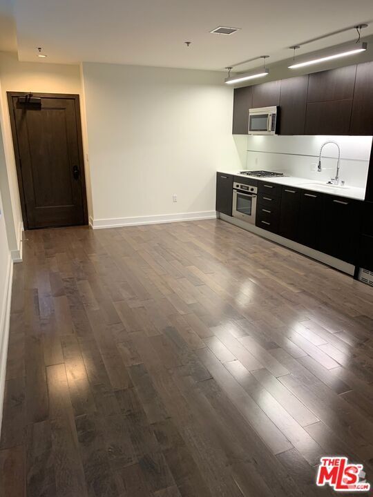 Building Photo - 727 W 7th St Unit 701 Rental