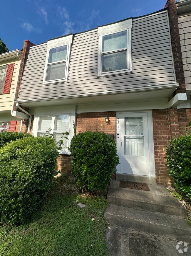 Building Photo - 221 Cornett St Rental