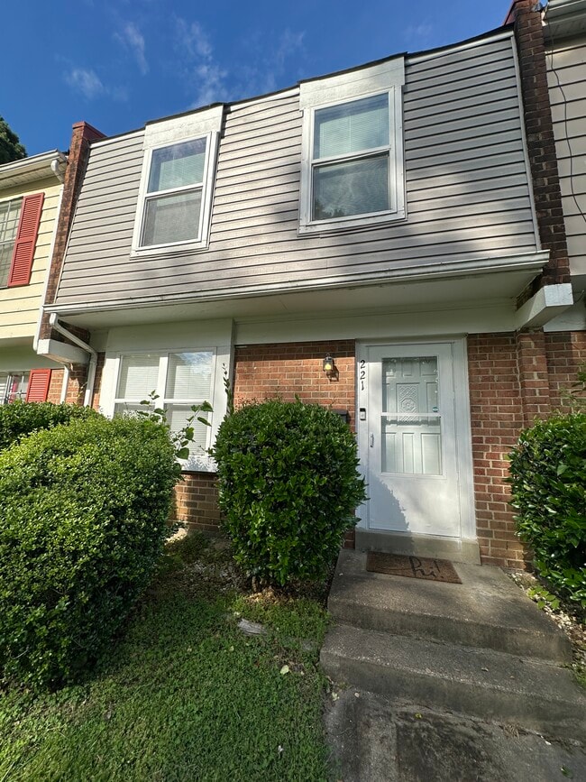 Building Photo - 221 Cornett St Rental