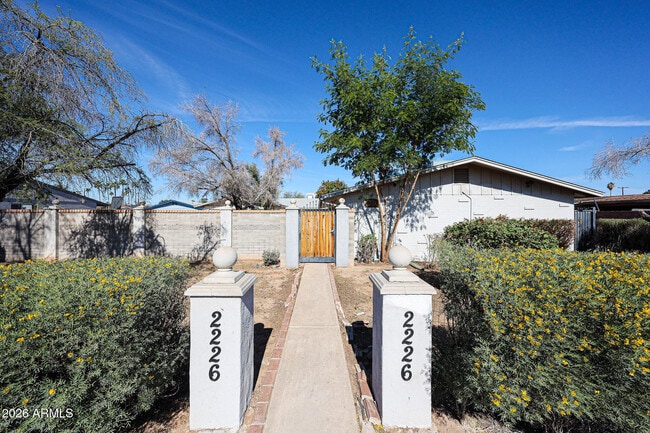 Building Photo - 2226 W Heatherbrae Dr Unit Apt 4