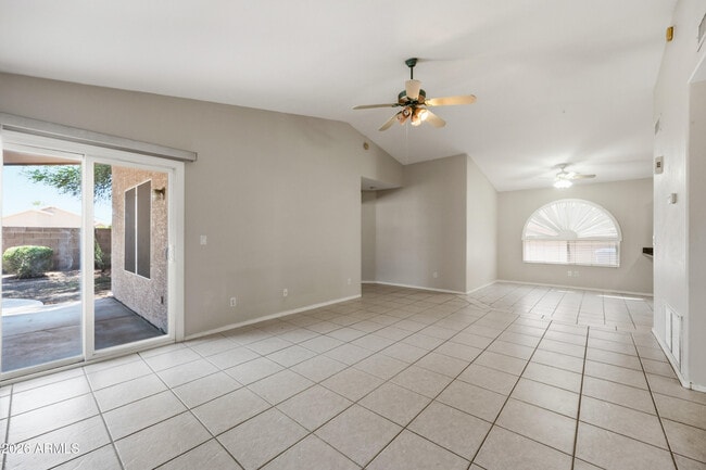 Photo - 1025 W Jeanine Dr