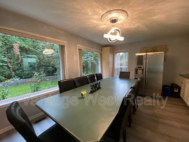 Photo - 453-453 Morrison Ave