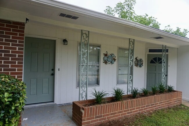 Photo - 215 Cardinal Ln