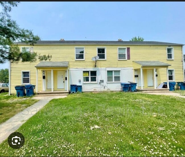 Building Photo - 852-852 S Central Dr Unit 848 S Central Dr Rental