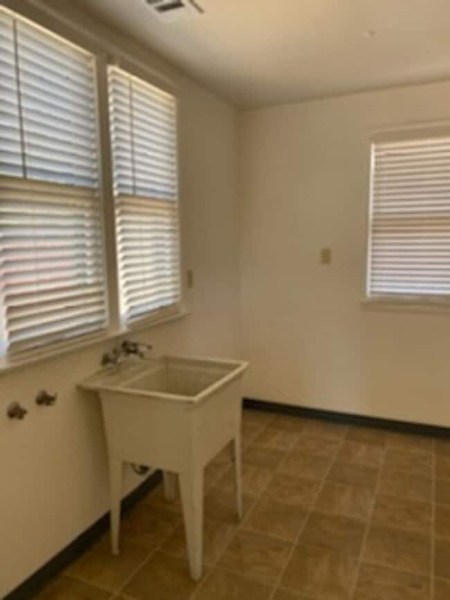 Photo - Adorable 2 Bedrooms and 1 bathroom home with large backyard