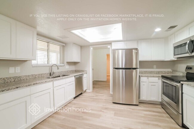 4454 N 105th Ave